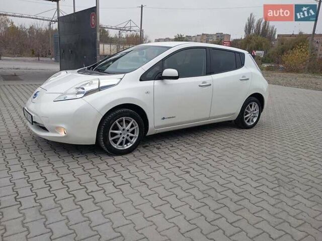 Білий Ніссан Ліф, об'ємом двигуна 0 л та пробігом 123 тис. км за 5800 $, фото 1 на Automoto.ua