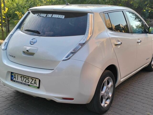 Білий Ніссан Ліф, об'ємом двигуна 0 л та пробігом 159 тис. км за 7700 $, фото 1 на Automoto.ua
