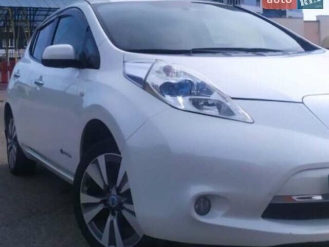 Білий Ніссан Ліф, об'ємом двигуна 0 л та пробігом 101 тис. км за 7000 $, фото 1 на Automoto.ua