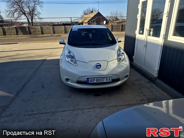 Белый Ниссан Лиф, объемом двигателя 0.11 л и пробегом 130 тыс. км за 6700 $, фото 1 на Automoto.ua