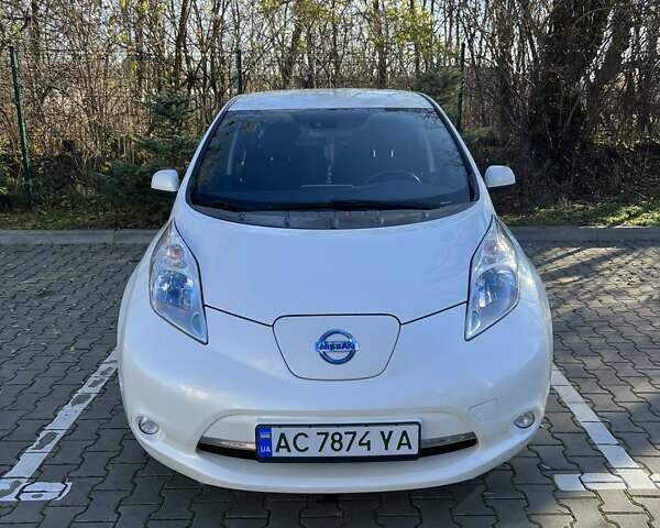 Белый Ниссан Лиф, объемом двигателя 0 л и пробегом 98 тыс. км за 6200 $, фото 1 на Automoto.ua