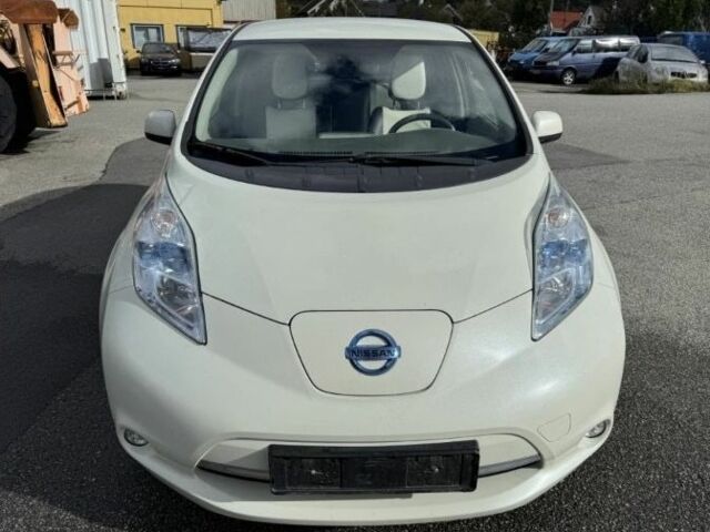 Белый Ниссан Лиф, объемом двигателя 0 л и пробегом 109 тыс. км за 4500 $, фото 1 на Automoto.ua