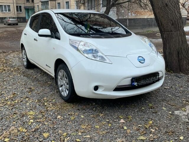 Белый Ниссан Лиф, объемом двигателя 0 л и пробегом 81 тыс. км за 6900 $, фото 1 на Automoto.ua
