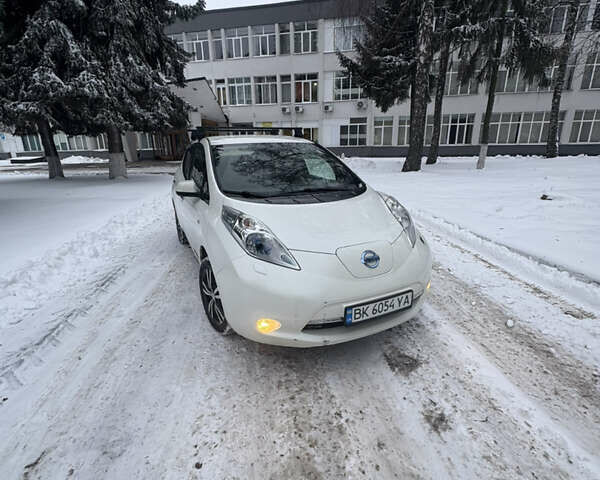 Белый Ниссан Лиф, объемом двигателя 0 л и пробегом 144 тыс. км за 6300 $, фото 1 на Automoto.ua
