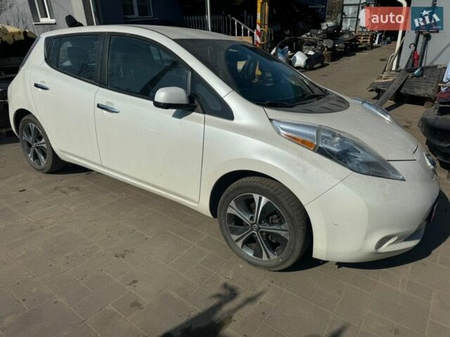 Білий Ніссан Ліф, об'ємом двигуна 0 л та пробігом 108 тис. км за 8999 $, фото 1 на Automoto.ua