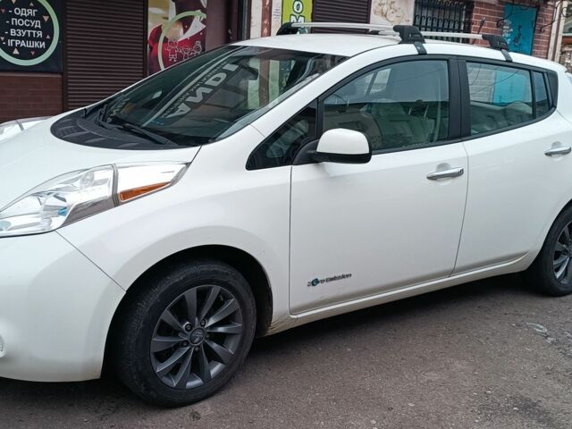 Білий Ніссан Ліф, об'ємом двигуна 0 л та пробігом 169 тис. км за 6000 $, фото 1 на Automoto.ua