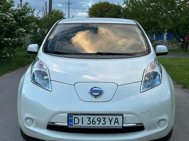 Белый Ниссан Лиф, объемом двигателя 0 л и пробегом 62 тыс. км за 6900 $, фото 1 на Automoto.ua