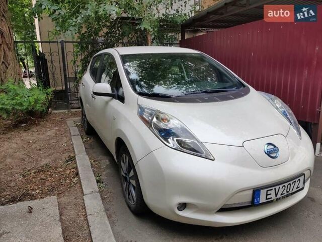 Белый Ниссан Лиф, объемом двигателя 0 л и пробегом 30 тыс. км за 7000 $, фото 1 на Automoto.ua