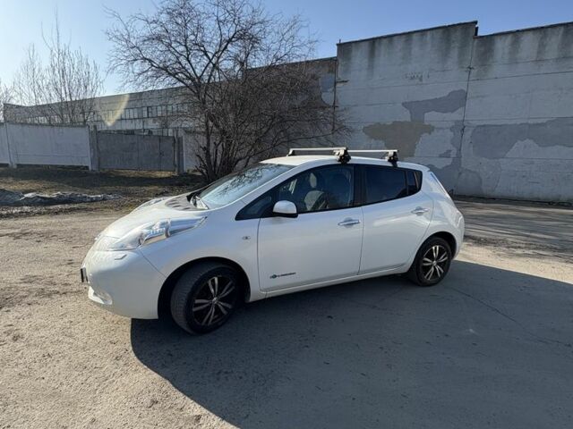 Білий Ніссан Ліф, об'ємом двигуна 0 л та пробігом 143 тис. км за 5999 $, фото 1 на Automoto.ua