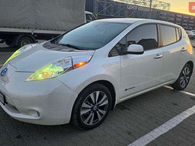 Белый Ниссан Лиф, объемом двигателя 0 л и пробегом 96 тыс. км за 4800 $, фото 1 на Automoto.ua