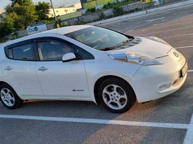 Белый Ниссан Лиф, объемом двигателя 0 л и пробегом 165 тыс. км за 7258 $, фото 1 на Automoto.ua