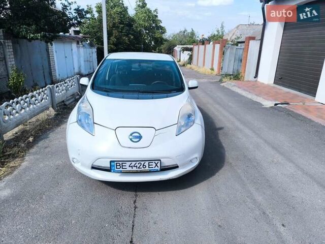 Білий Ніссан Ліф, об'ємом двигуна 0 л та пробігом 300 тис. км за 2500 $, фото 1 на Automoto.ua