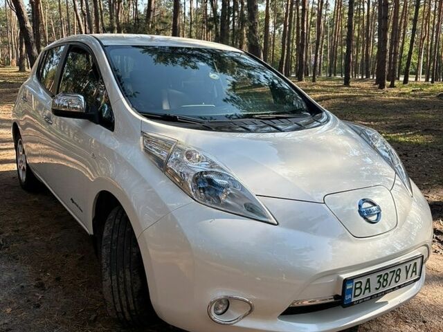 Белый Ниссан Лиф, объемом двигателя 0 л и пробегом 154 тыс. км за 7100 $, фото 1 на Automoto.ua