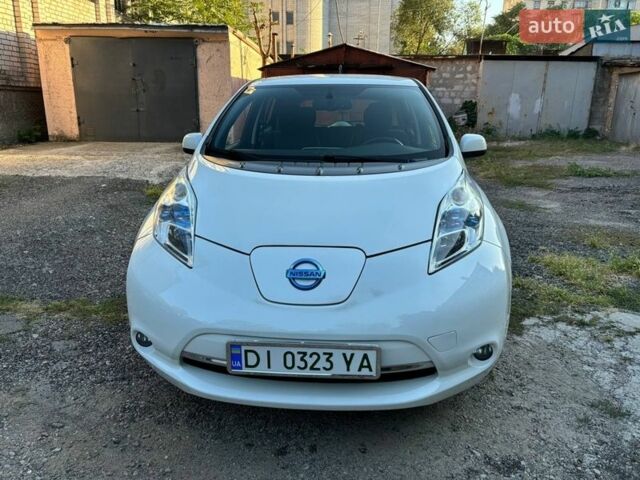 Белый Ниссан Лиф, объемом двигателя 0 л и пробегом 150 тыс. км за 10500 $, фото 1 на Automoto.ua