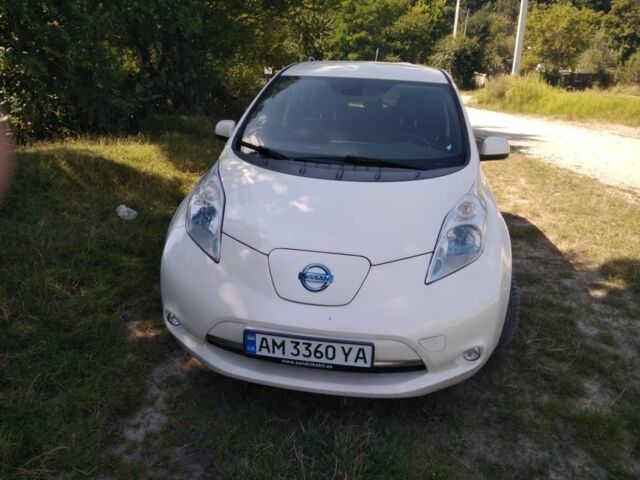 Белый Ниссан Лиф, объемом двигателя 0 л и пробегом 181 тыс. км за 7000 $, фото 1 на Automoto.ua