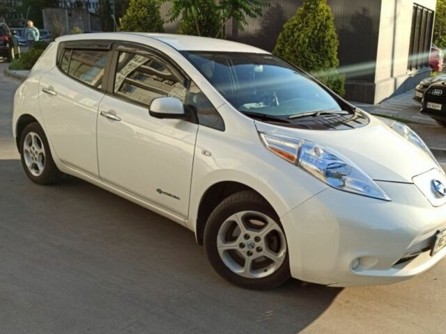 Белый Ниссан Лиф, объемом двигателя 0 л и пробегом 159 тыс. км за 6900 $, фото 1 на Automoto.ua