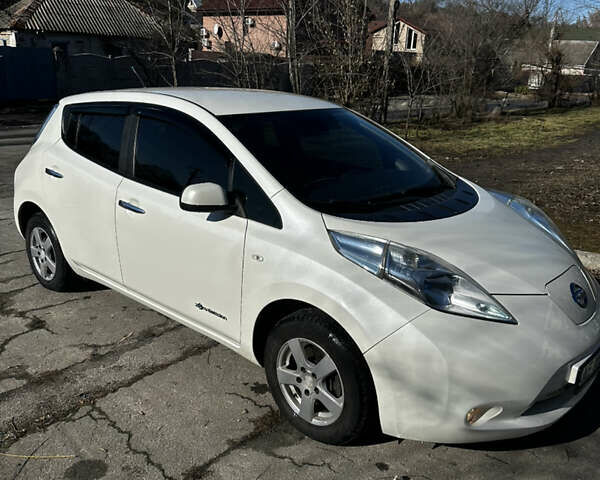 Белый Ниссан Лиф, объемом двигателя 0 л и пробегом 173 тыс. км за 6500 $, фото 1 на Automoto.ua