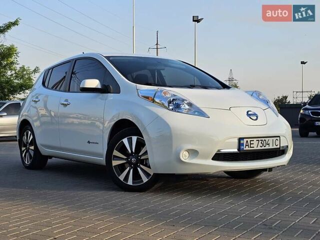 Белый Ниссан Лиф, объемом двигателя 0 л и пробегом 88 тыс. км за 7900 $, фото 1 на Automoto.ua