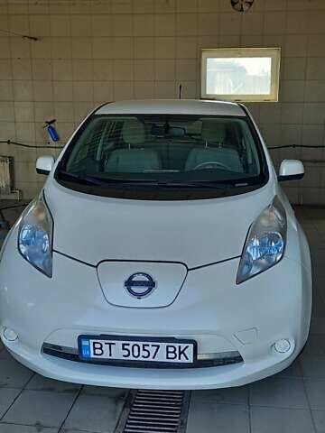 Білий Ніссан Ліф, об'ємом двигуна 0 л та пробігом 85 тис. км за 6199 $, фото 1 на Automoto.ua
