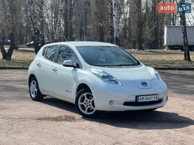 Белый Ниссан Лиф, объемом двигателя 0 л и пробегом 152 тыс. км за 4000 $, фото 1 на Automoto.ua