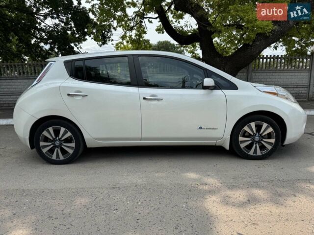 Білий Ніссан Ліф, об'ємом двигуна 0 л та пробігом 71 тис. км за 8500 $, фото 1 на Automoto.ua