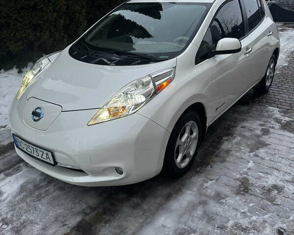 Белый Ниссан Лиф, объемом двигателя 0 л и пробегом 150 тыс. км за 4000 $, фото 1 на Automoto.ua