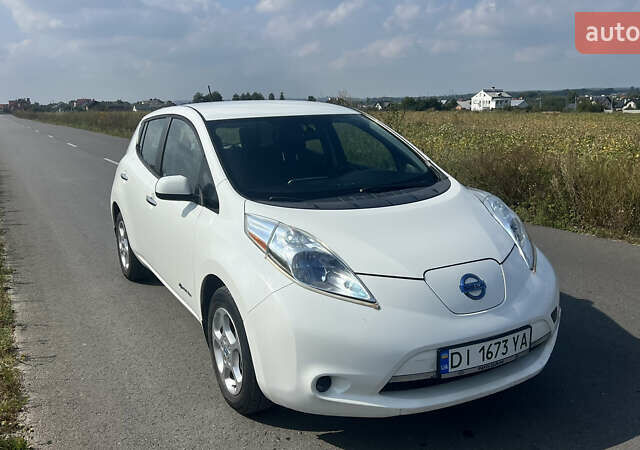 Белый Ниссан Лиф, объемом двигателя 0 л и пробегом 154 тыс. км за 5800 $, фото 1 на Automoto.ua