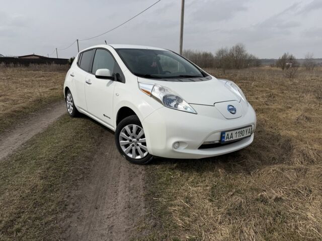 Белый Ниссан Лиф, объемом двигателя 0 л и пробегом 150 тыс. км за 5499 $, фото 1 на Automoto.ua