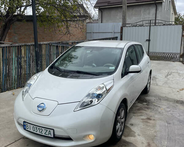 Белый Ниссан Лиф, объемом двигателя 0 л и пробегом 200 тыс. км за 7000 $, фото 1 на Automoto.ua