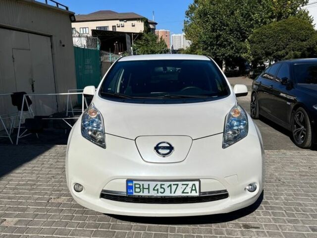 Белый Ниссан Лиф, объемом двигателя 0 л и пробегом 295 тыс. км за 7900 $, фото 1 на Automoto.ua