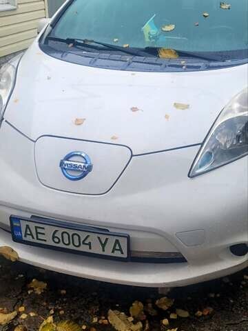 Ніссан Ліф 2013 у Дніпро (Дніпропетровську) на Automoto.ua Білий Ніссан Ліф, об'ємом двигуна 3 л та пробігом 168 тис. км за 4500 $, фото 1 на Automoto.ua