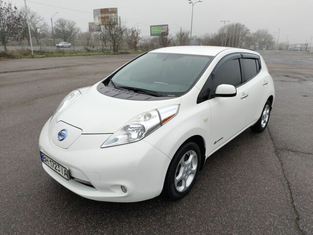 Белый Ниссан Лиф, объемом двигателя 0 л и пробегом 131 тыс. км за 6500 $, фото 1 на Automoto.ua