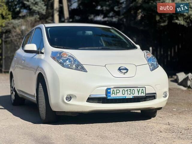 Белый Ниссан Лиф, объемом двигателя 0 л и пробегом 114 тыс. км за 8800 $, фото 1 на Automoto.ua