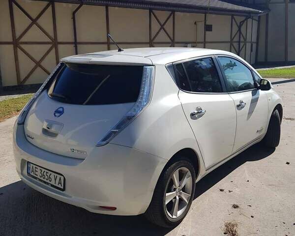 Белый Ниссан Лиф, объемом двигателя 0 л и пробегом 101 тыс. км за 8700 $, фото 1 на Automoto.ua