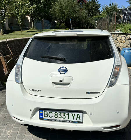 Белый Ниссан Лиф, объемом двигателя 0 л и пробегом 87 тыс. км за 8200 $, фото 1 на Automoto.ua