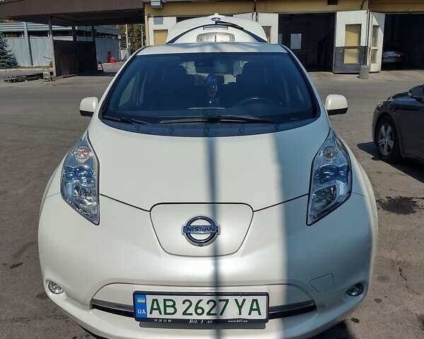 Белый Ниссан Лиф, объемом двигателя 0 л и пробегом 112 тыс. км за 8100 $, фото 1 на Automoto.ua