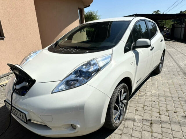 Білий Ніссан Ліф, об'ємом двигуна 0 л та пробігом 87 тис. км за 7500 $, фото 1 на Automoto.ua