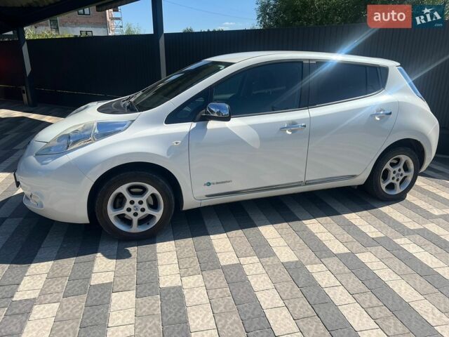 Белый Ниссан Лиф, объемом двигателя 0 л и пробегом 120 тыс. км за 6800 $, фото 1 на Automoto.ua