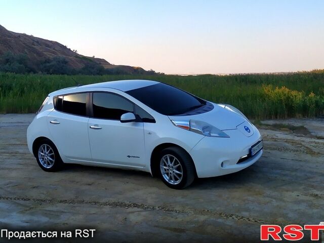 Білий Ніссан Ліф, об'ємом двигуна 0 л та пробігом 197 тис. км за 5800 $, фото 1 на Automoto.ua