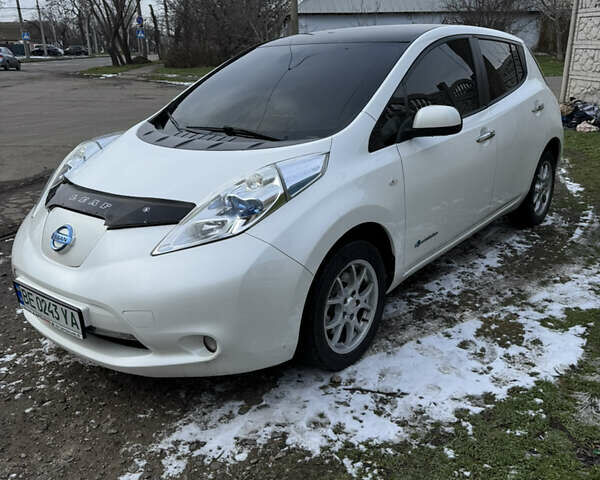 Белый Ниссан Лиф, объемом двигателя 0 л и пробегом 153 тыс. км за 8200 $, фото 1 на Automoto.ua