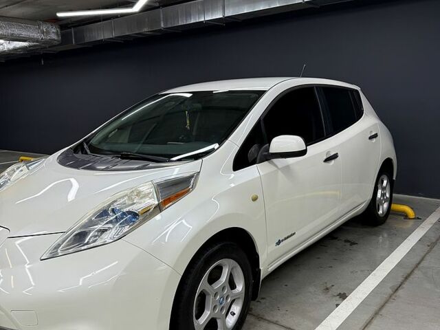 Белый Ниссан Лиф, объемом двигателя 80 л и пробегом 290 тыс. км за 5950 $, фото 1 на Automoto.ua