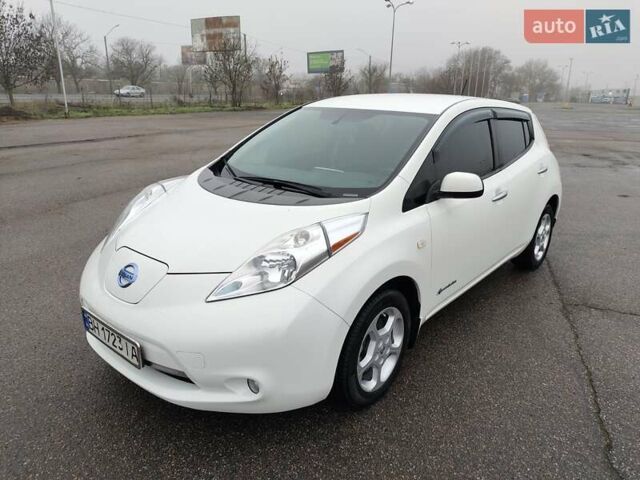 Белый Ниссан Лиф, объемом двигателя 0 л и пробегом 131 тыс. км за 6500 $, фото 1 на Automoto.ua