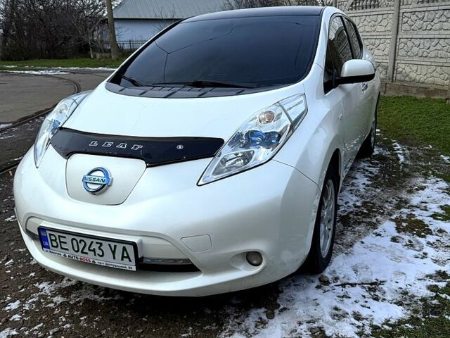 Белый Ниссан Лиф, объемом двигателя 60 л и пробегом 158 тыс. км за 7400 $, фото 1 на Automoto.ua