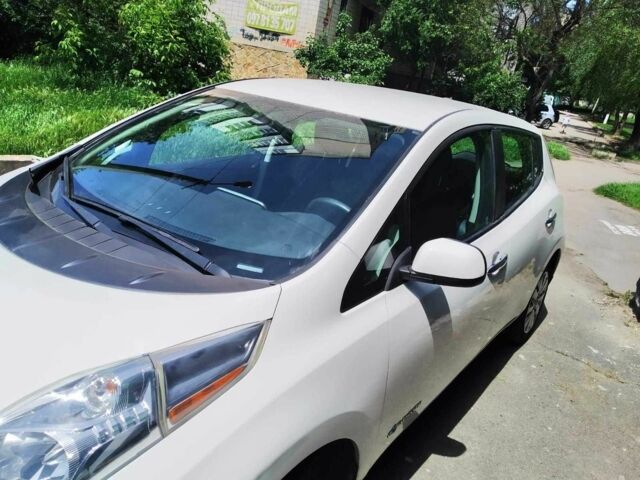 Белый Ниссан Лиф, объемом двигателя 0 л и пробегом 130 тыс. км за 10500 $, фото 1 на Automoto.ua