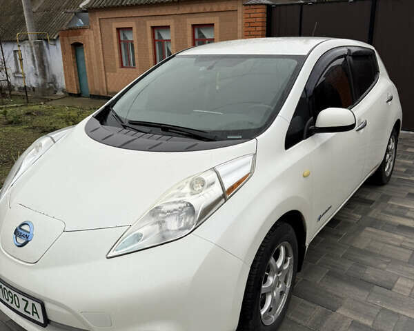 Белый Ниссан Лиф, объемом двигателя 0 л и пробегом 155 тыс. км за 5999 $, фото 1 на Automoto.ua