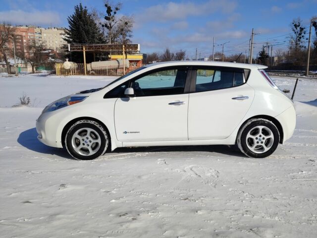 Білий Ніссан Ліф, об'ємом двигуна 0 л та пробігом 125 тис. км за 6100 $, фото 1 на Automoto.ua