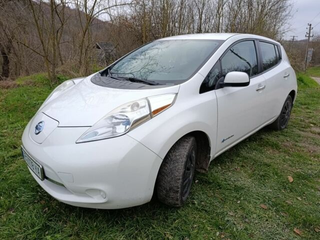 Білий Ніссан Ліф, об'ємом двигуна 0 л та пробігом 174 тис. км за 5500 $, фото 1 на Automoto.ua