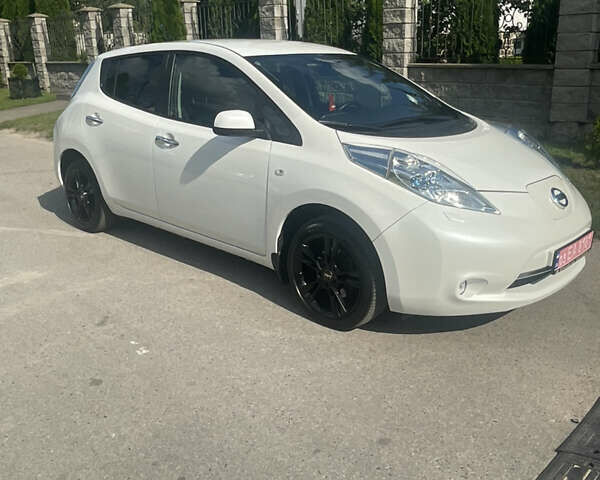 Белый Ниссан Лиф, объемом двигателя 0 л и пробегом 72 тыс. км за 8700 $, фото 1 на Automoto.ua