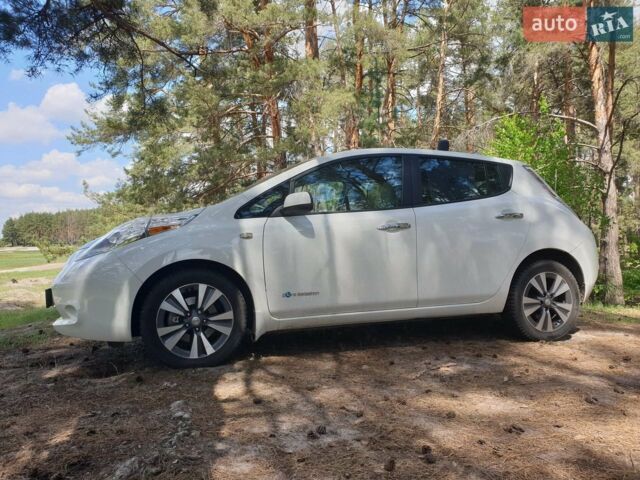 Белый Ниссан Лиф, объемом двигателя 0 л и пробегом 54 тыс. км за 9500 $, фото 1 на Automoto.ua