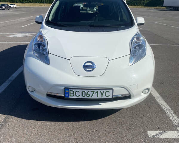 Белый Ниссан Лиф, объемом двигателя 0 л и пробегом 119 тыс. км за 6350 $, фото 1 на Automoto.ua